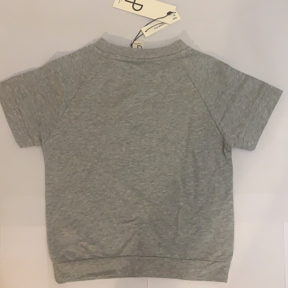 NWT. Short sleeve sweatshirt size 4-5 - Picture 2 of 3